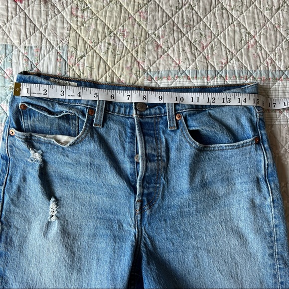 Levi’s Premium Wedgie Fit High Waist Jeans Shorts Size 30 Distressed Raw Hem - Picture 6 of 14